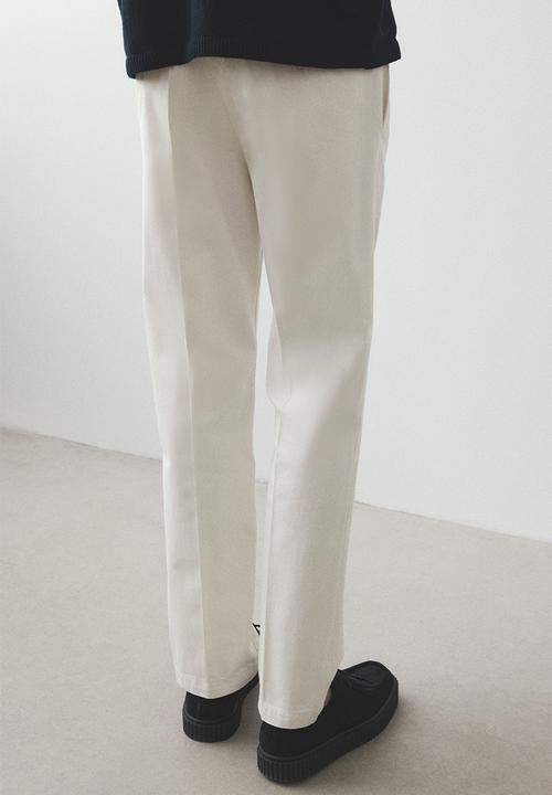 H&M - Regular fit crease-leg chinos - white