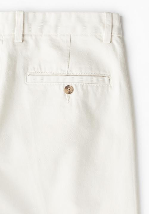 H&M - Regular fit crease-leg chinos - white