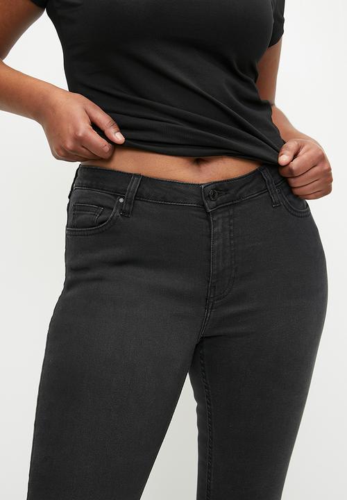 GUESS - Sa Curve Mid Rise - Washed Back Black Wash