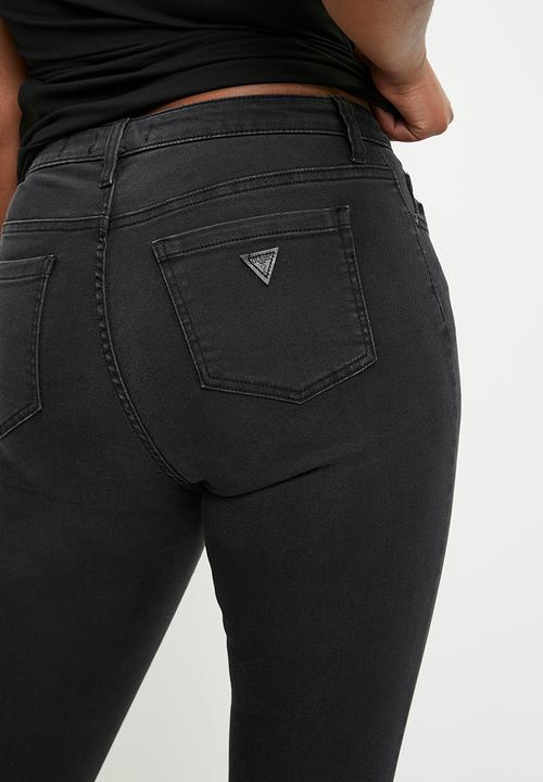 GUESS - Sa Curve Mid Rise - Washed Back Black Wash