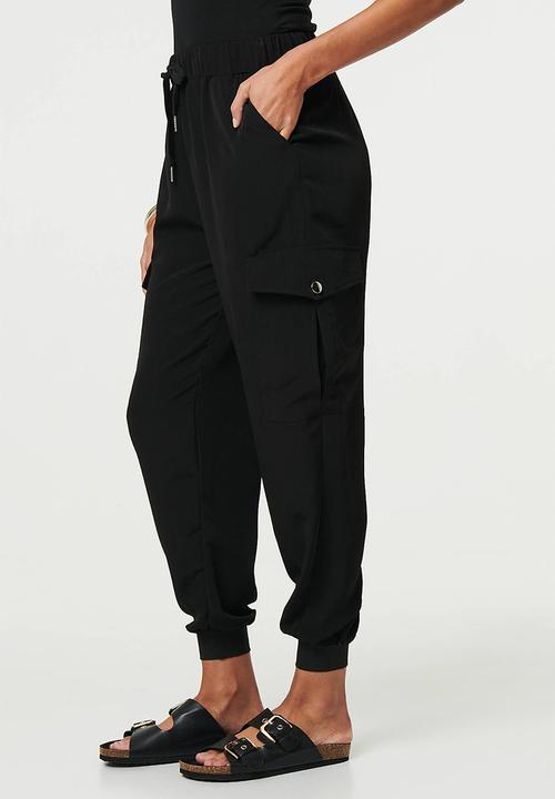 Izabel London - Capri length ribbed and cuffed cargo suit pant - Black