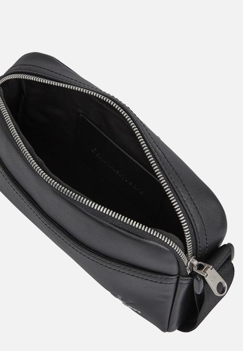 Calvin Klein - Mono Logo Camera Bag 22 - Na Black