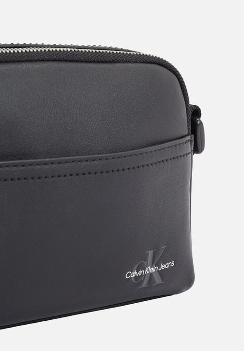 Calvin Klein - Mono Logo Camera Bag 22 - Na Black