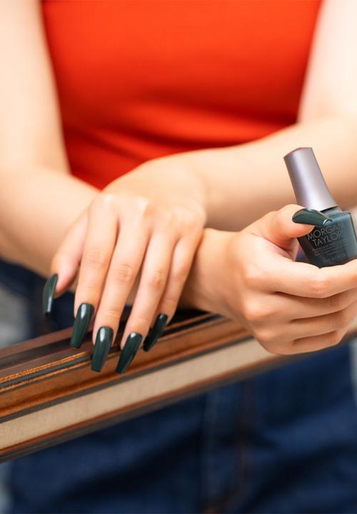 Morgan Taylor - Just Hanging Around  Nail Lacquer 15ml   - Deep Evergreen Crème