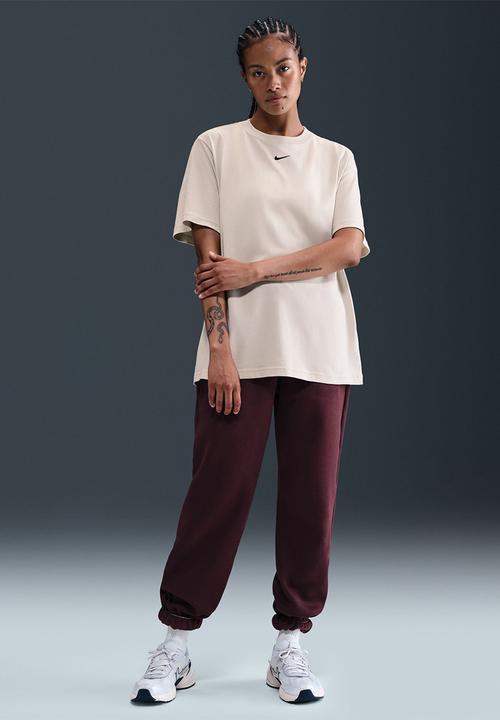 nike essentials loose fit sweatpants