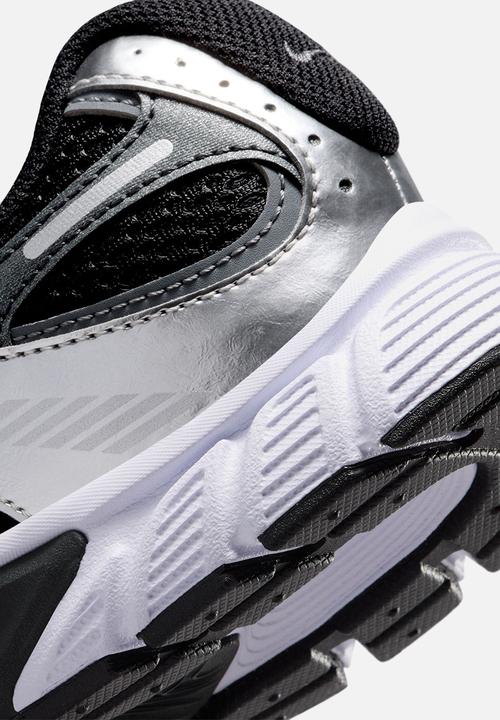 Nike - Nike V5 Rnr Grade School