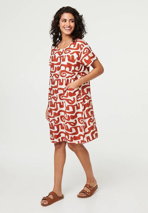 Izabel London - Oversized sack Dress with front pocket detail - Rust