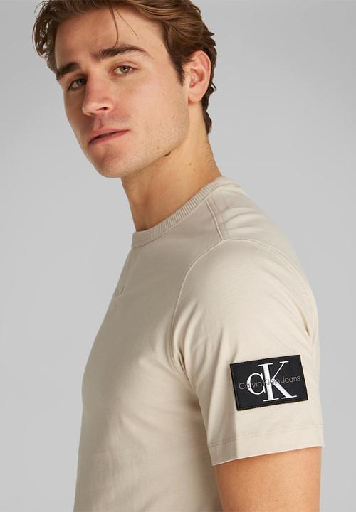 Calvin Klein - Badge Regular Tee - Oatmeal