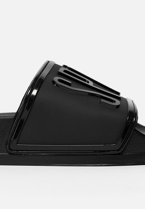 S.P.C.C - Packham Slider - Black
