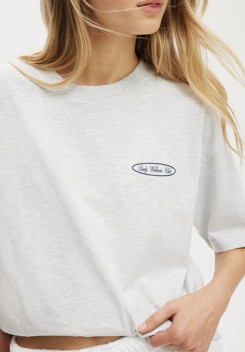 Cotton On - Active Graphic Tee - Light Grey/Body Wellness