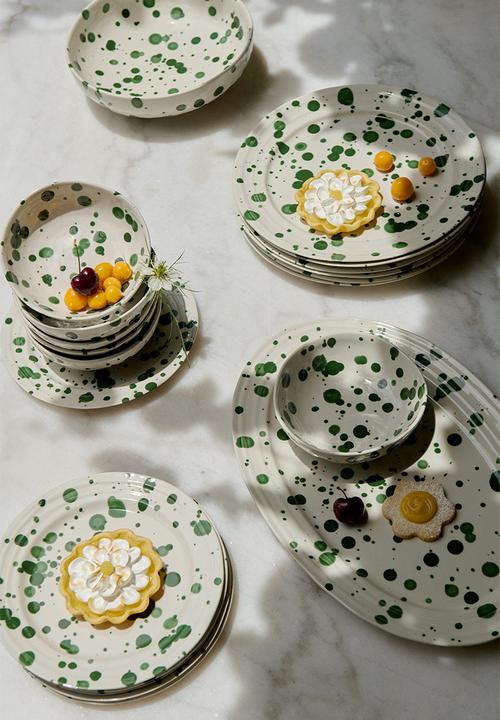 H&M - Stoneware plate - green/spotted 