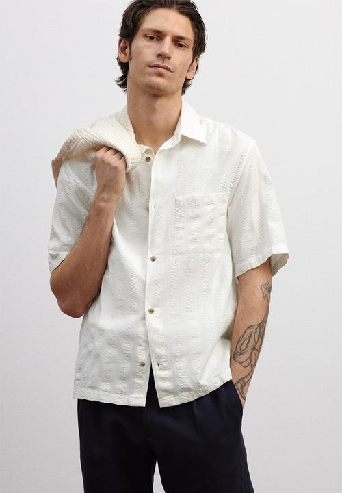 H&M - Regular fit textured short-sleeved shirt - cream