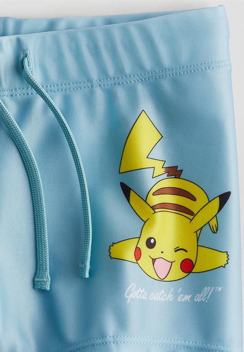 H&M - Printed swimming trunks - light blue/pokémon