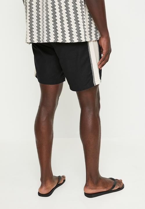 Cotton On - Easy Short - Black Panel