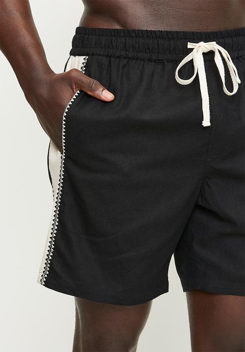 Cotton On - Easy Short - Black Panel