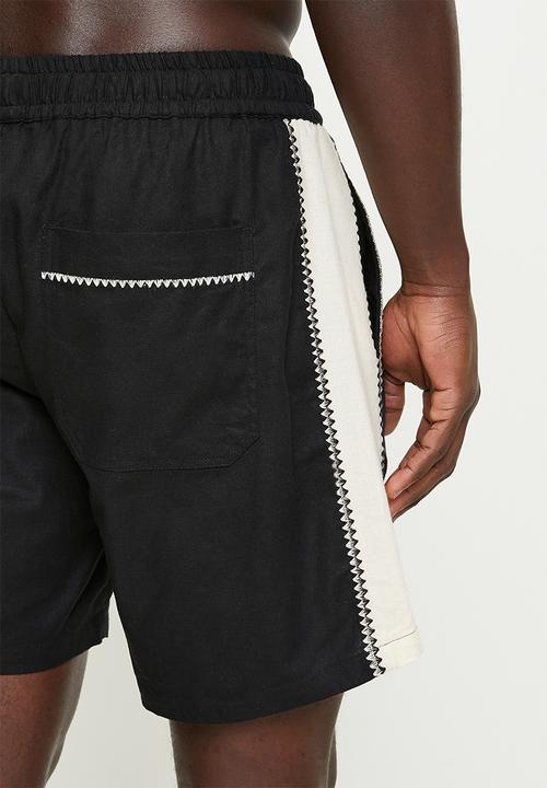 Cotton On - Easy Short - Black Panel