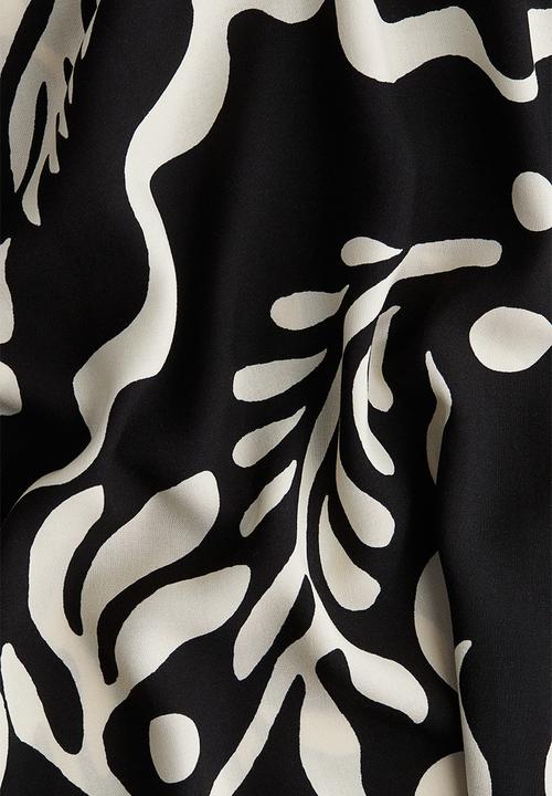 H&M - Viscose tunic dress - black/white patterned 
