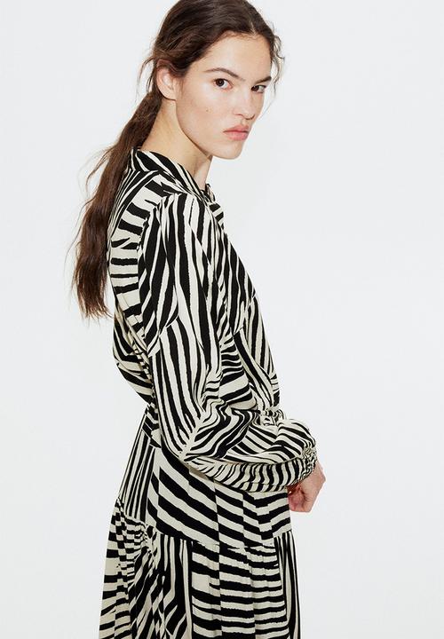 H&M - Long puff-sleeved dress - black zebra print