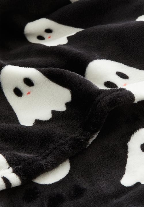 H&M - Patterned fleece blanket - black ghosts
