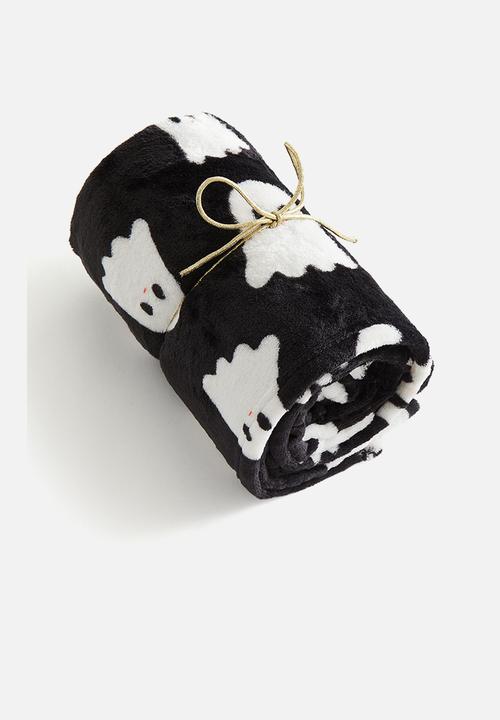 H&M - Patterned fleece blanket - black ghosts