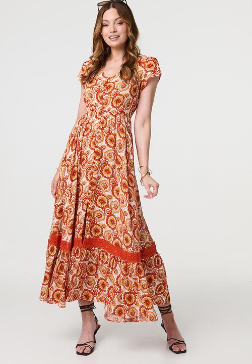 Izabel London - Cap flutter sleeve button through Maxi Dress - orange