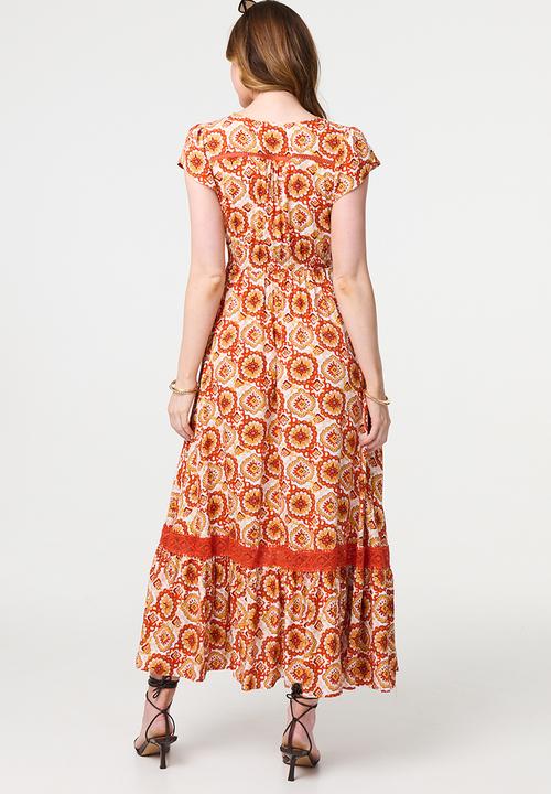 Izabel London - Cap flutter sleeve button through Maxi Dress - orange
