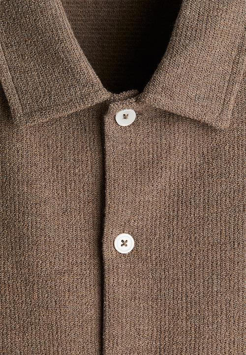 H&M - Regular fit short-sleeved jersey shirt - brown