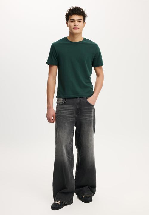 Cotton On - Classic fit T-shirt - pineneedle green