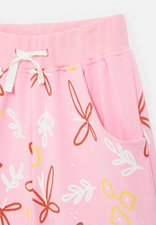 Pop Candy - Printed sweatshorts with curved inset pockets - pink/multi