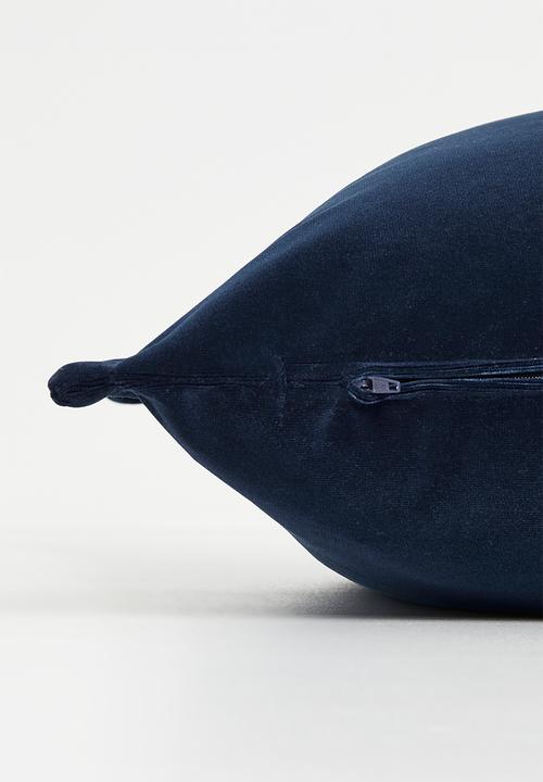 Grey Gardens - Rema velvet cushion cover - Navy