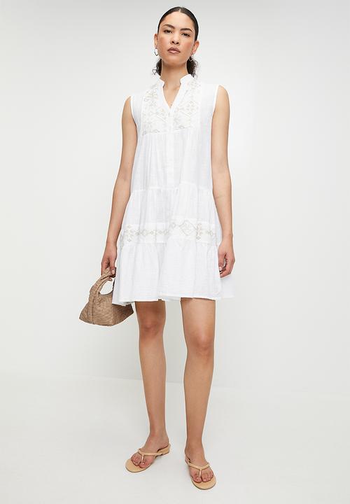Izabel London - S/less Key Hole Tiered Mini Dress with embroidery - Off White