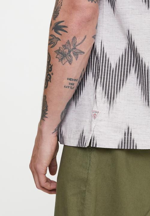 GUESS - Short sleeve Herschel Slub Shirt - Geo Stripe