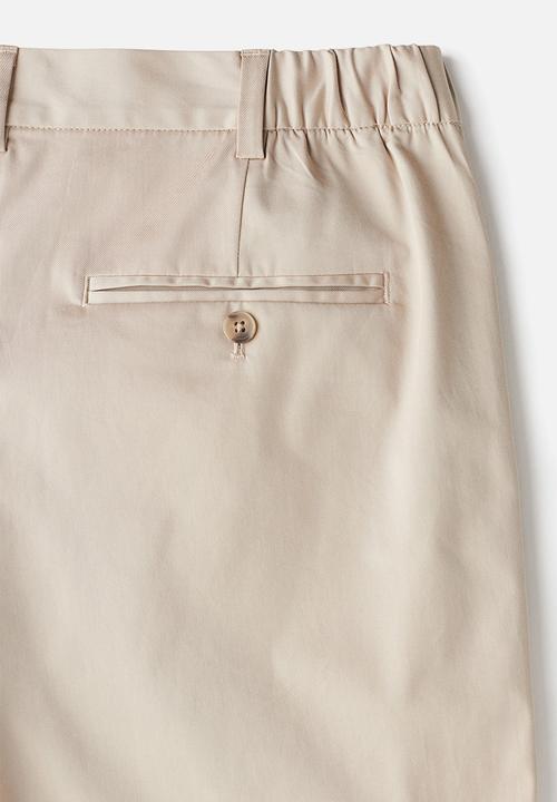 H&M - Regular fit chino shorts - light beige 