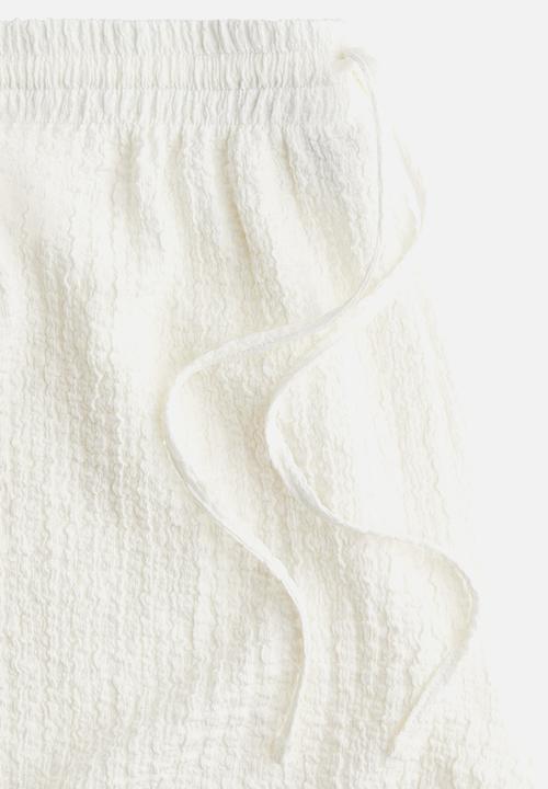 H&M - Crinkled drawstring shorts - cream