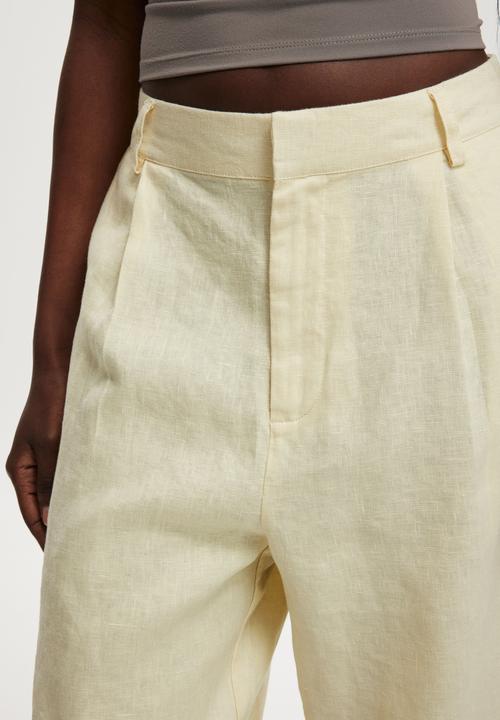 Cotton On - Luxe linen bermuda short - vanilla glow