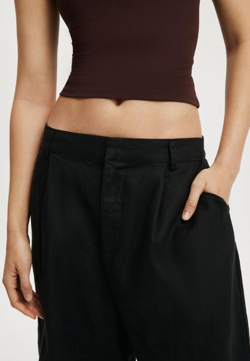 Cotton On - Luxe linen bermuda short - black