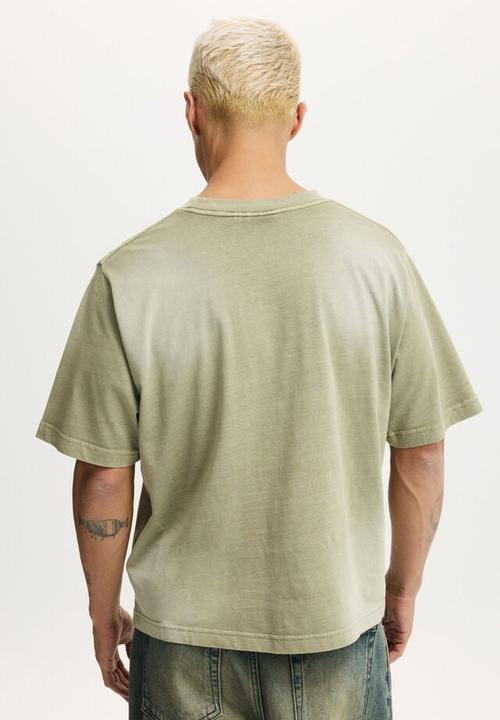 Cotton On - Cropped Fit Music T-Shirt - Lcn Bra Moss Stone