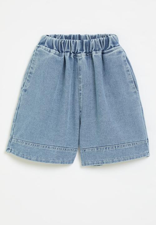 Pop Candy - Cuffed hem denim shorts with side seam pockets - blue