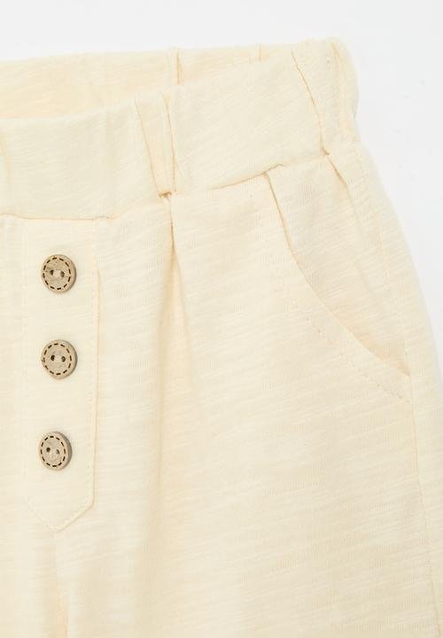 Pop Candy - Elasticated waist shorts with decorative button closure - ecru