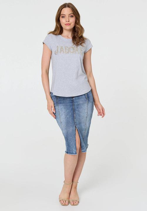 Stella Morgan - Cap Sleeve Scooped Hem Jadore Logo Tee - Grey