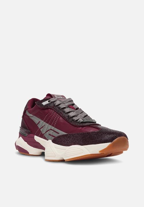 Steve Madden - Setback-r sneaker - dk cherry lacq