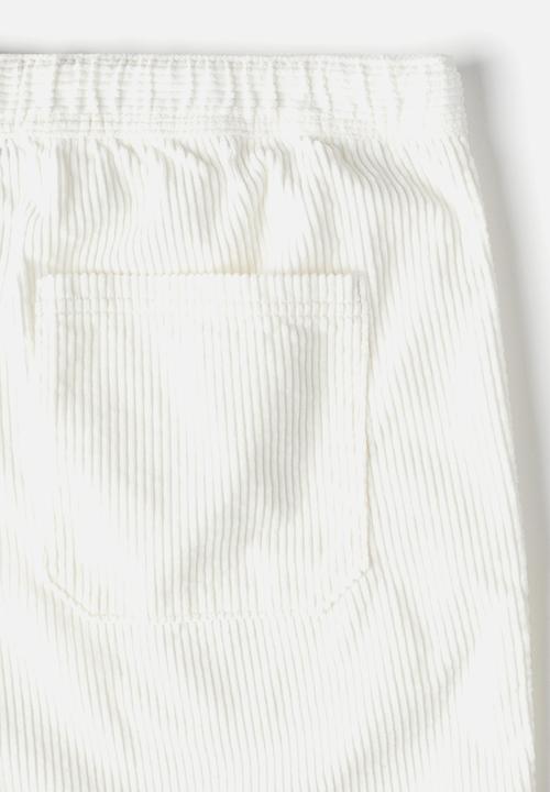 H&M - Regular fit corduroy shorts - white