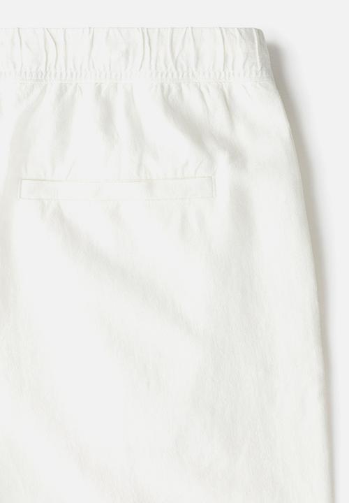 H&M - Relaxed fit linen-blend shorts - white