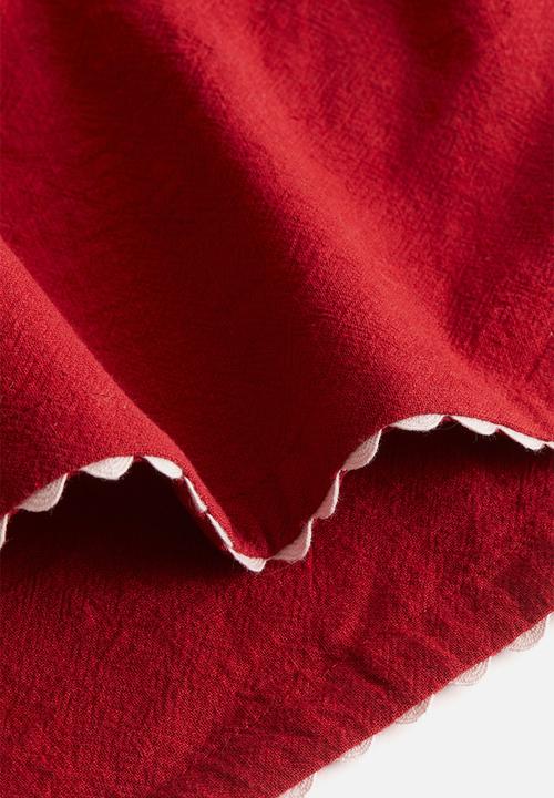 H&M - Scalloped-edge table runner - red/beige