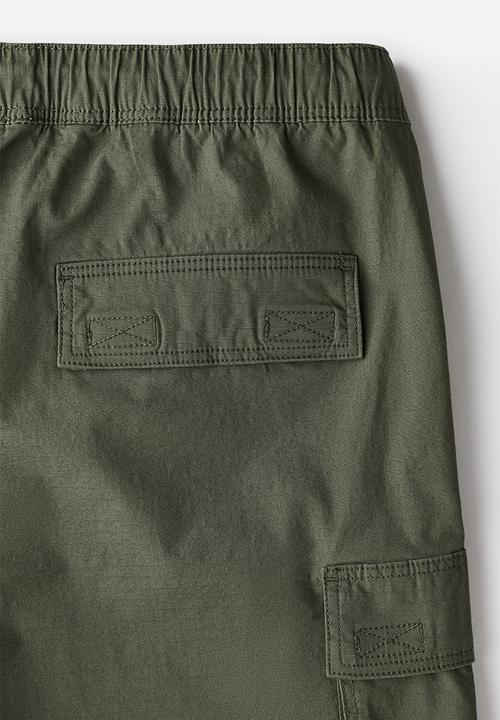 H&M - Regular fit cargo shorts -  khaki green