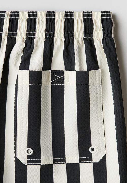 H&M - Seersucker swim shorts - black & white striped