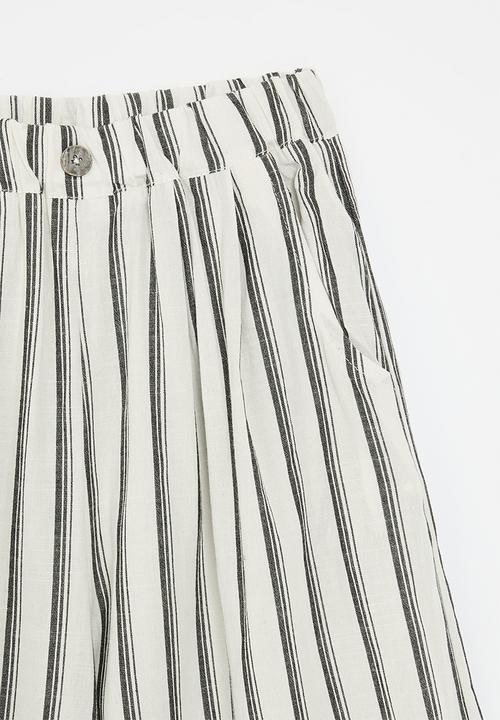 Pop Candy - Wide leg pants with curved inset pockets - dark grey stripes