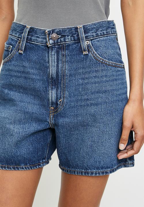 Levi’s® - Cinch mid-thigh short - cookie crunch