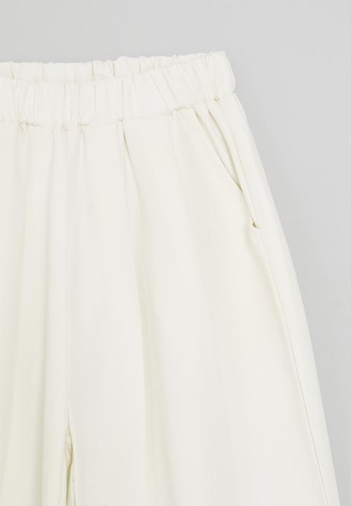 Pop Candy - Wide leg pants with slanted inset pockets - off white
