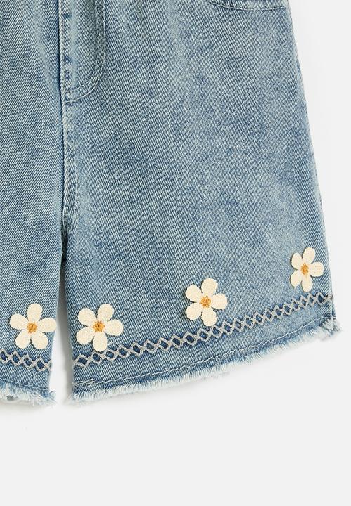 Pop Candy - Decorative stitched hem denim shorts with daisies - blue